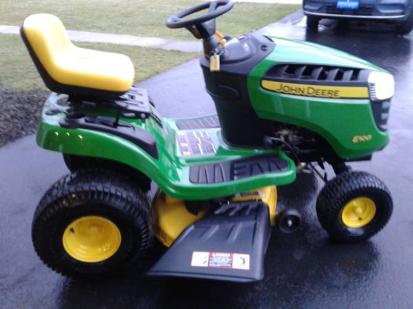 John Deere E100 Automatic Riding Mower