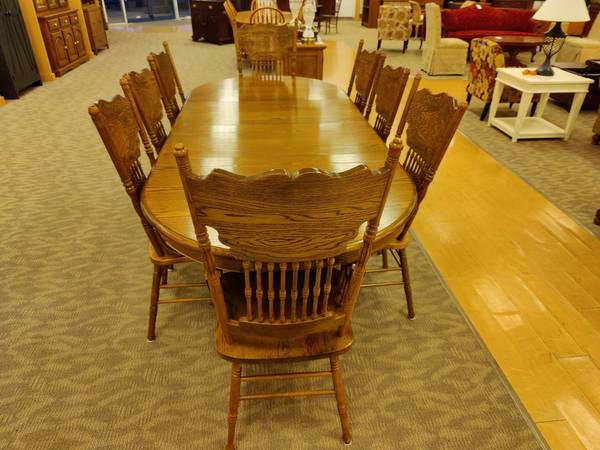 Oak Dining Table w/8 Chairs