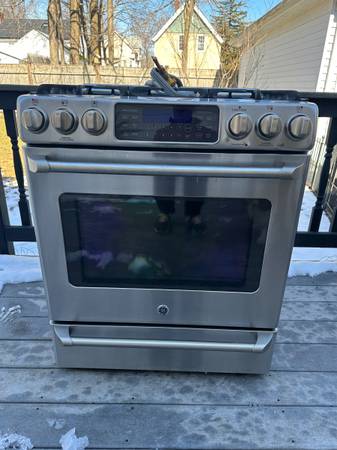 GE Cafe Dual-Fuel Range w/ Baking Drawer