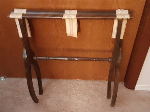 Foldable antique blanket stand