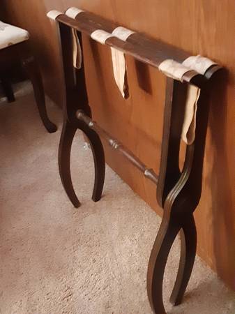 Foldable antique blanket stand