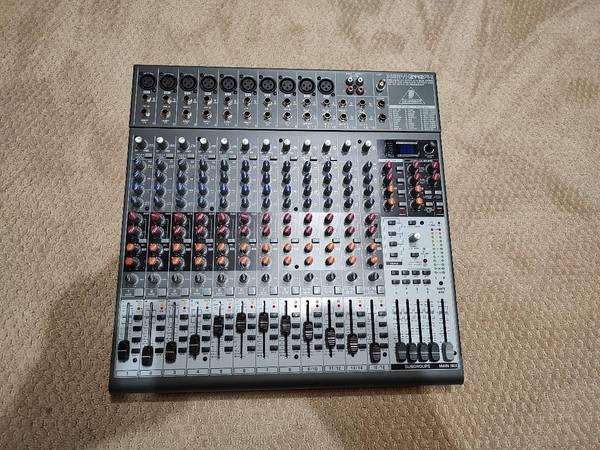 Behringer Xenyx 2442 FX Mixer