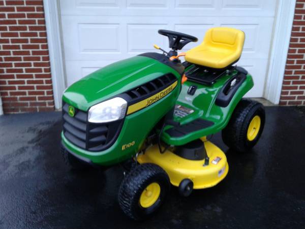 John Deere E100 Automatic Riding Mower