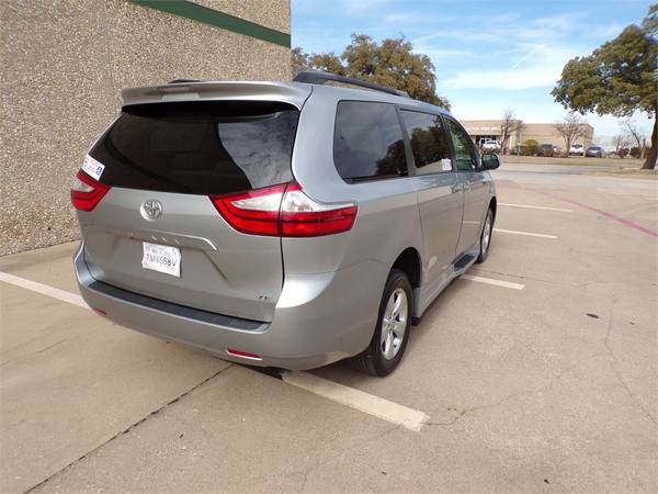 FULLY SERVICED TOYOTA SIENNA LE HANDICAP WHEELCHAIR MOBILITY RAMP VAN