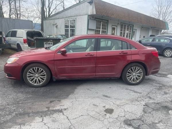 2011 CHRYSLER 200–132,000 MILES