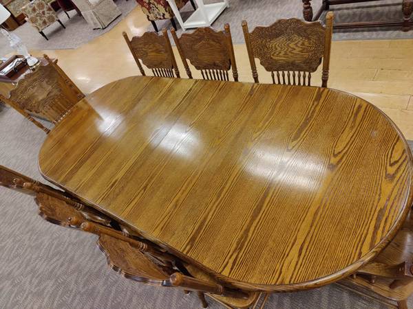 Oak Dining Table w/8 Chairs