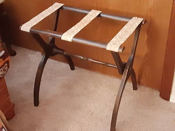 Foldable antique blanket stand