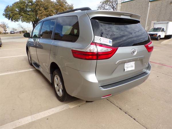 FULLY SERVICED TOYOTA SIENNA LE HANDICAP WHEELCHAIR MOBILITY RAMP VAN